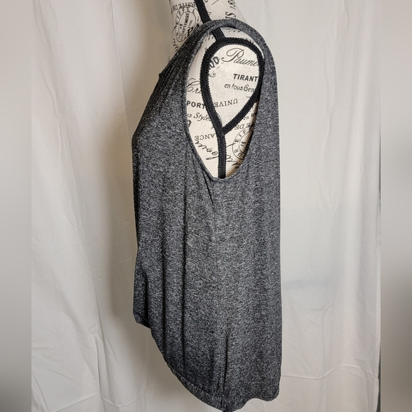 Apt 9 Twist front sleeveless top. Size large. Previously owned - Picture 2 of 5